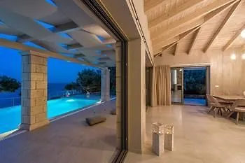 Avra Luxury 4*